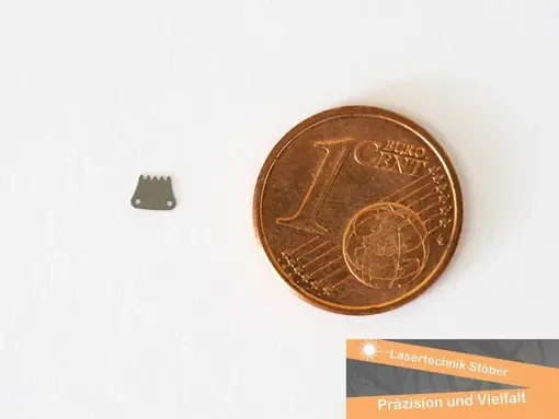 mikrobauteil-laserschneiden-groessenvergleich-1-cent-1408x-1