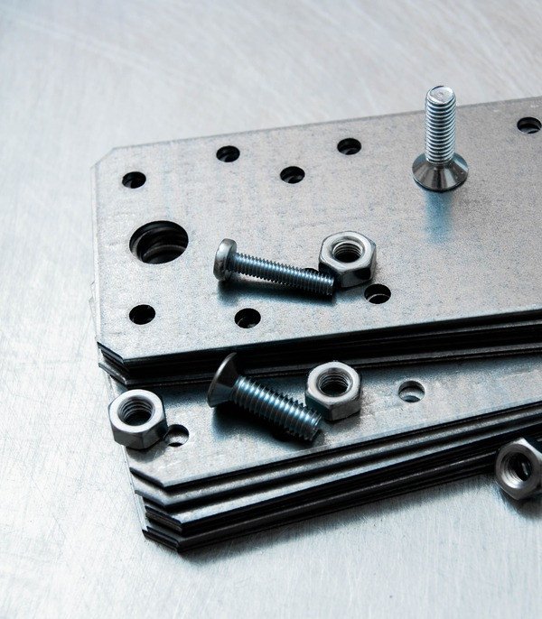 mechanische-bearbeitung-bleche-schrauben